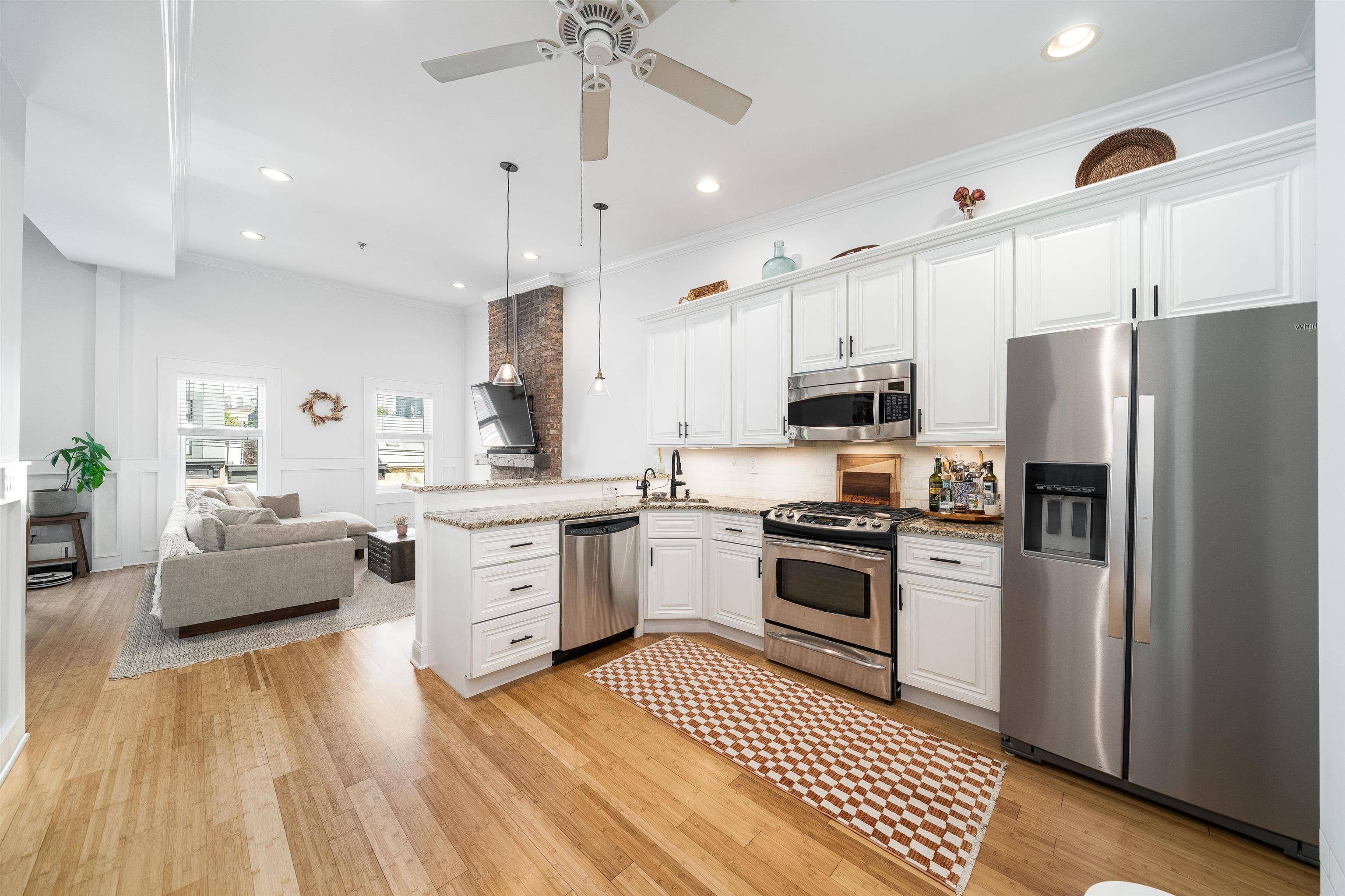 Hoboken, NJ 07030,328 GARDEN ST  #4