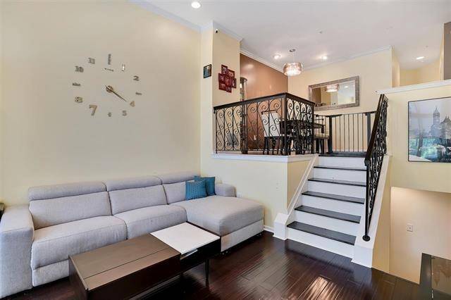 West New York, NJ 07093,400 KINGSTON CT