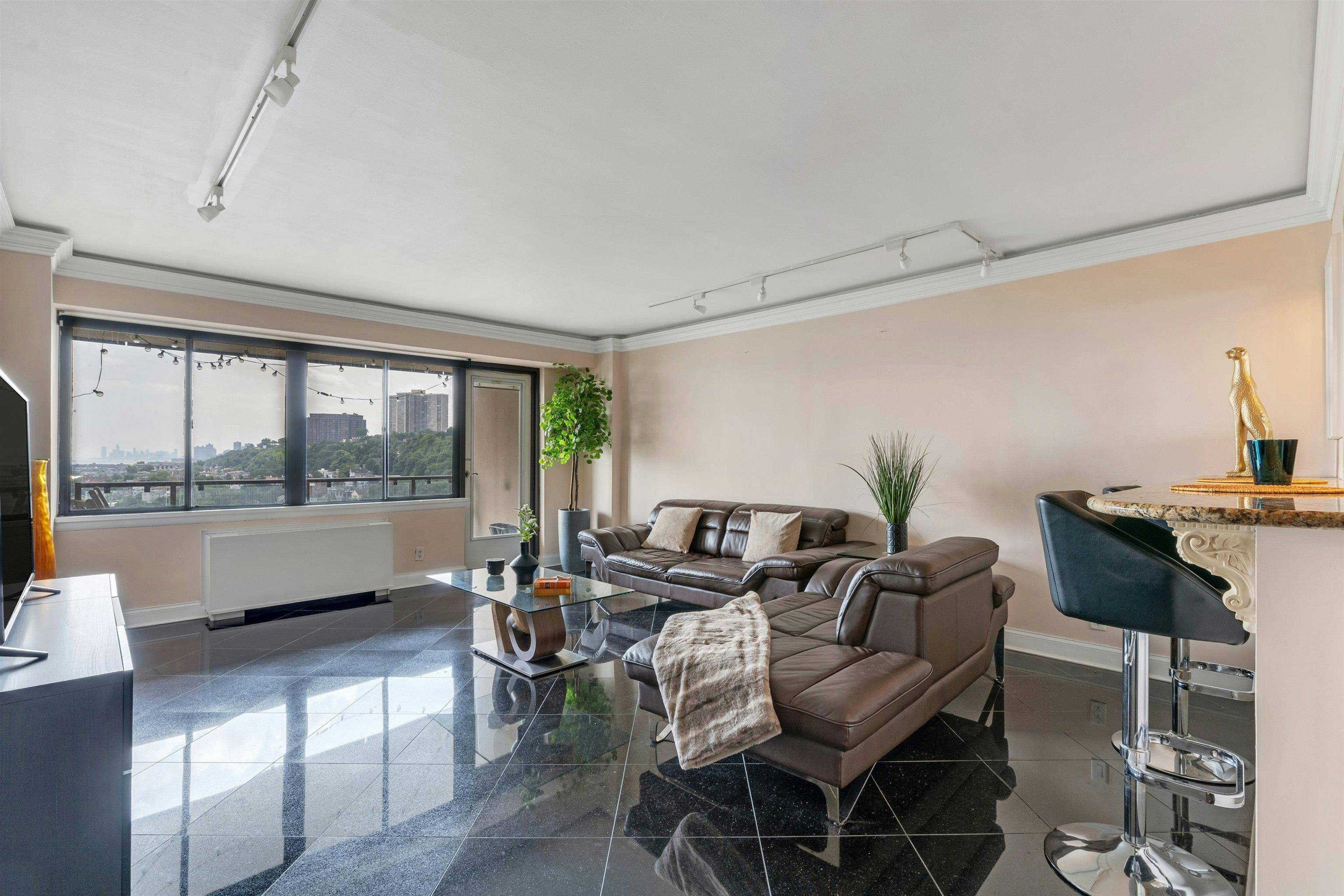 Edgewater, NJ 07020,1203 RIVER RD  #19K