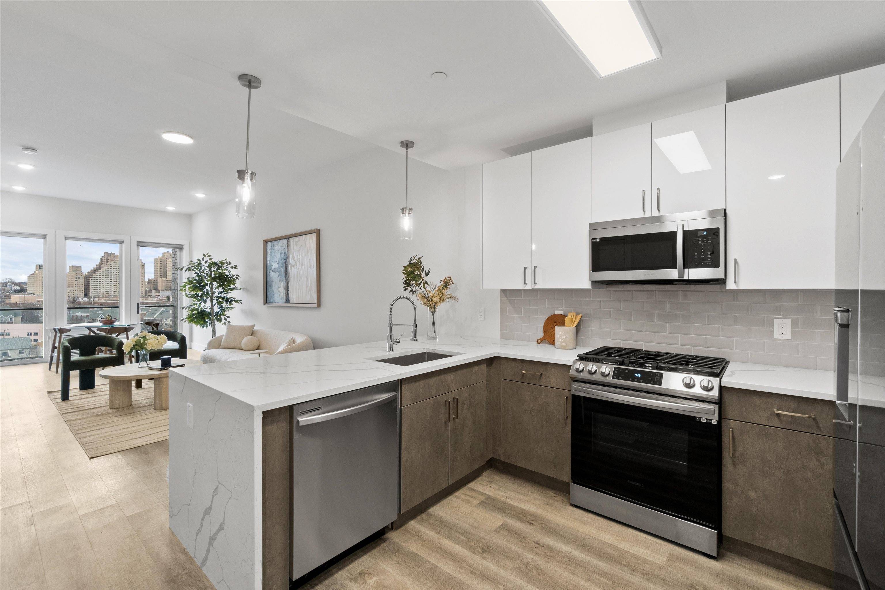Jc Bergen-lafayett, NJ 07304,412 WHITON ST  #404
