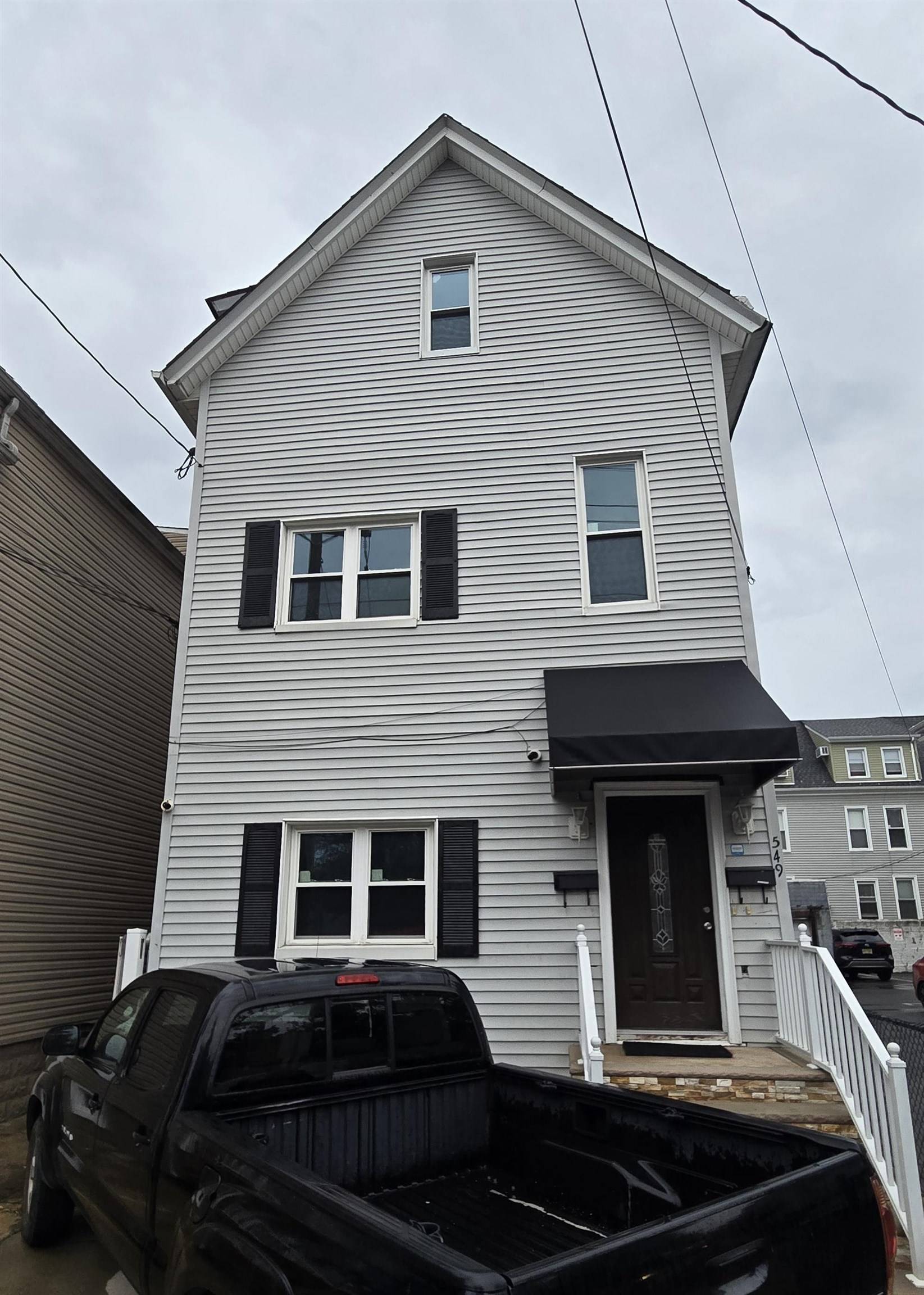 549 AVENUE E #2nd Floor, Bayonne, NJ 07002