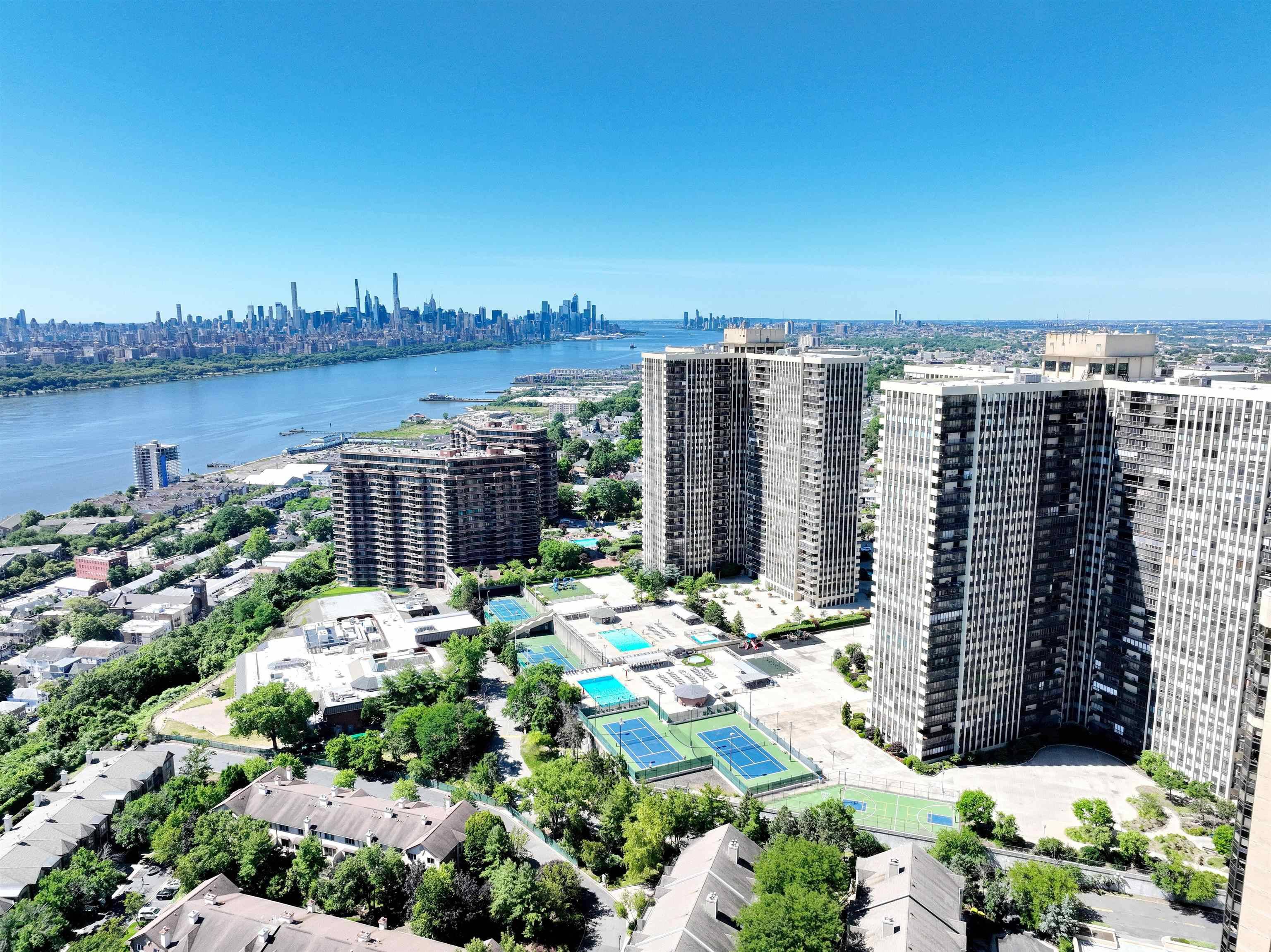 200 WINSTON DR #2116, Cliffside Park, NJ 07010