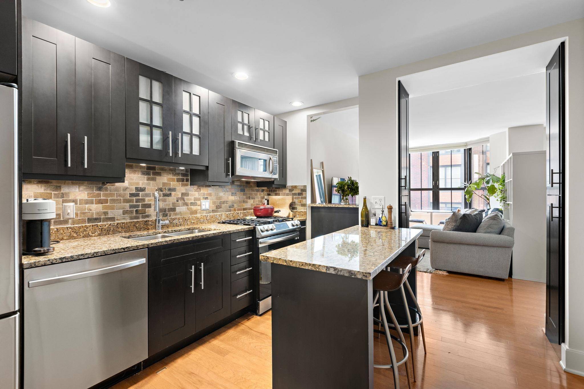 Hoboken, NJ 07030,1025 MAXWELL LANE  #915