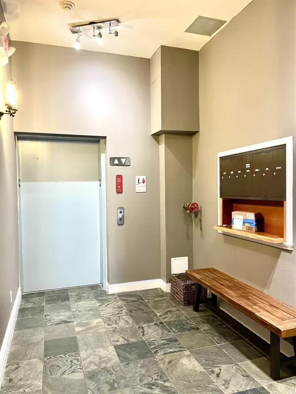 Jc Downtown, NJ 07302,81 MONTGOMERY ST  #4