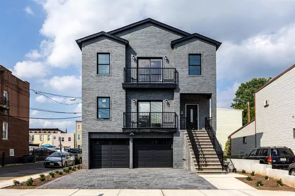 41 EAST 16TH ST, Bayonne, NJ 07002