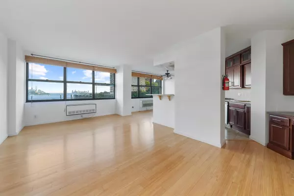 Guttenberg, NJ 07093,7000 BLVD EAST  #18C