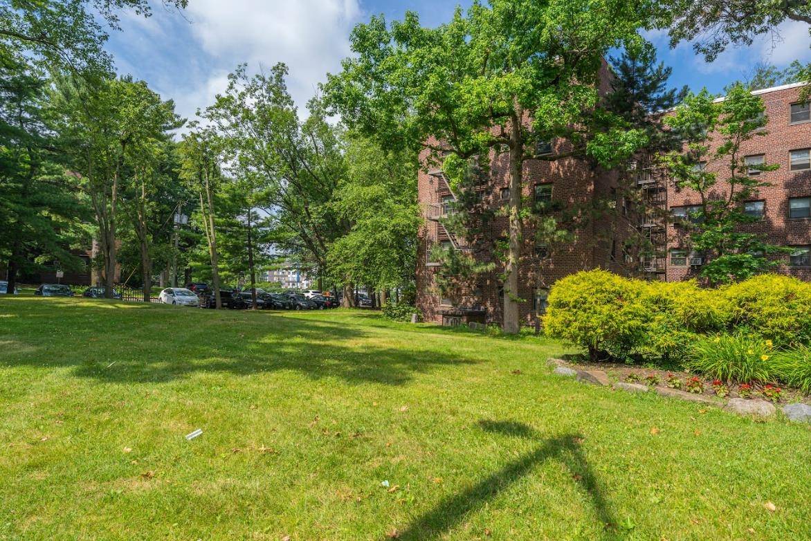 Fort Lee, NJ 07024,3061 EDWIN AVE  #4G