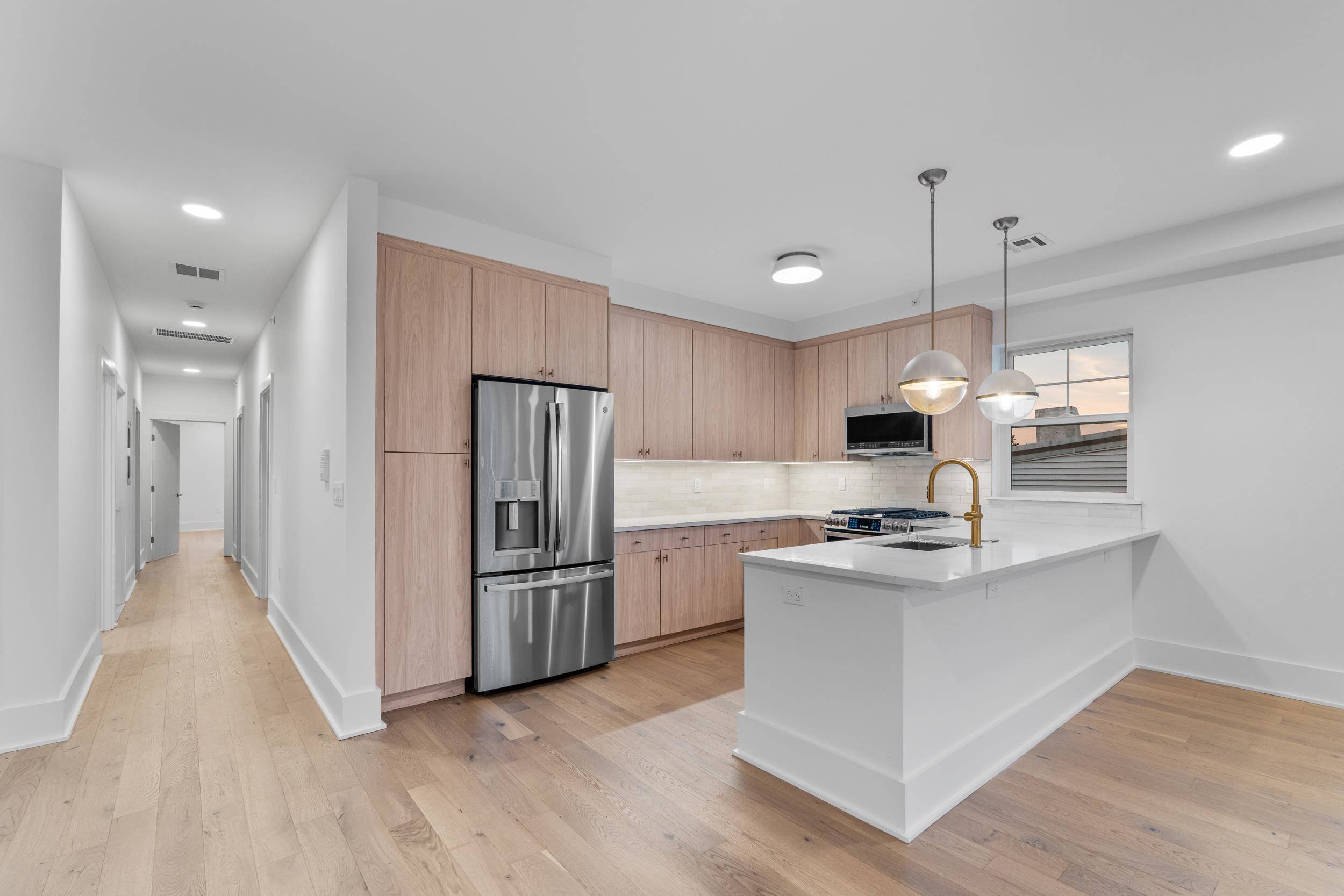 Bayonne, NJ 07002,525 AVENUE E  #3