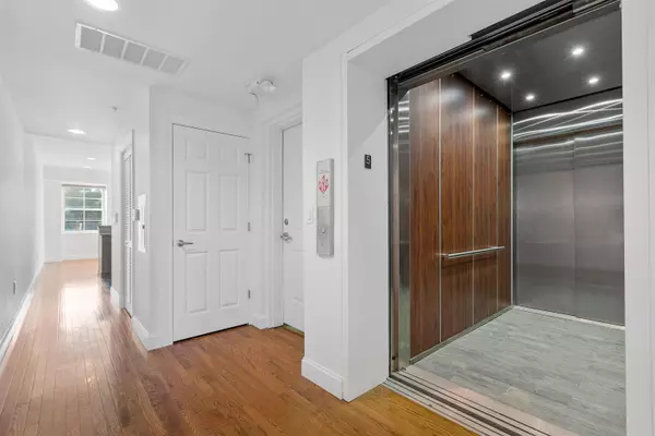 Hoboken, NJ 07030,415 JACKSON ST  #4R