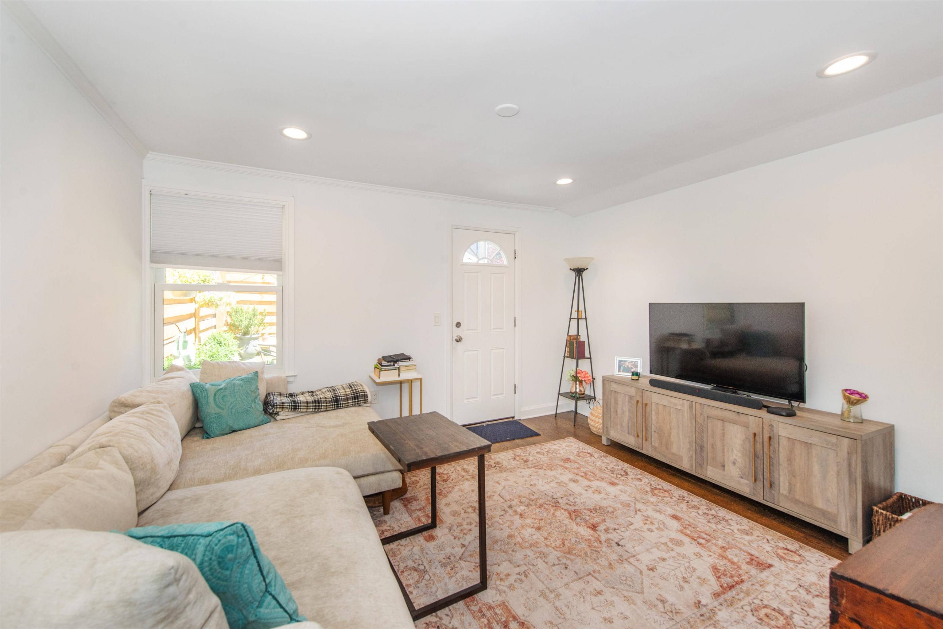 Jc Downtown, NJ 07302,552 JERSEY AVE  #1