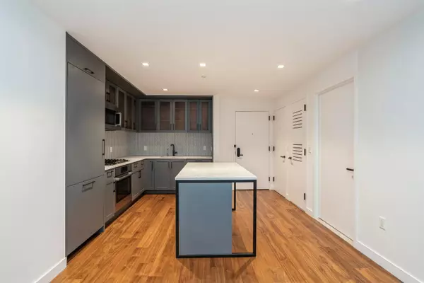 Jc Downtown, NJ 07310,2 SHORE LANE  #410