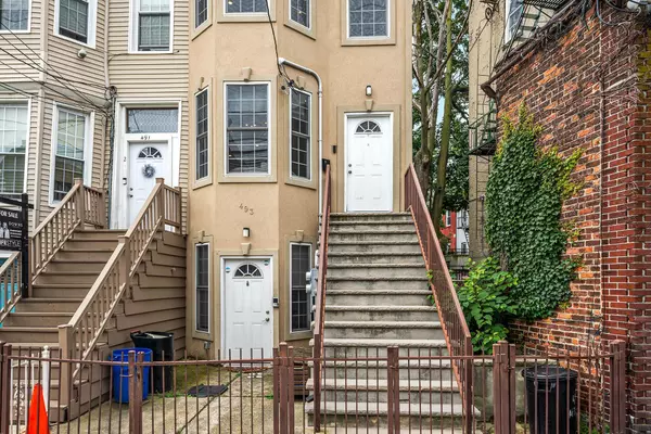 Jc Downtown, NJ 07306,493 MERCER ST  #2