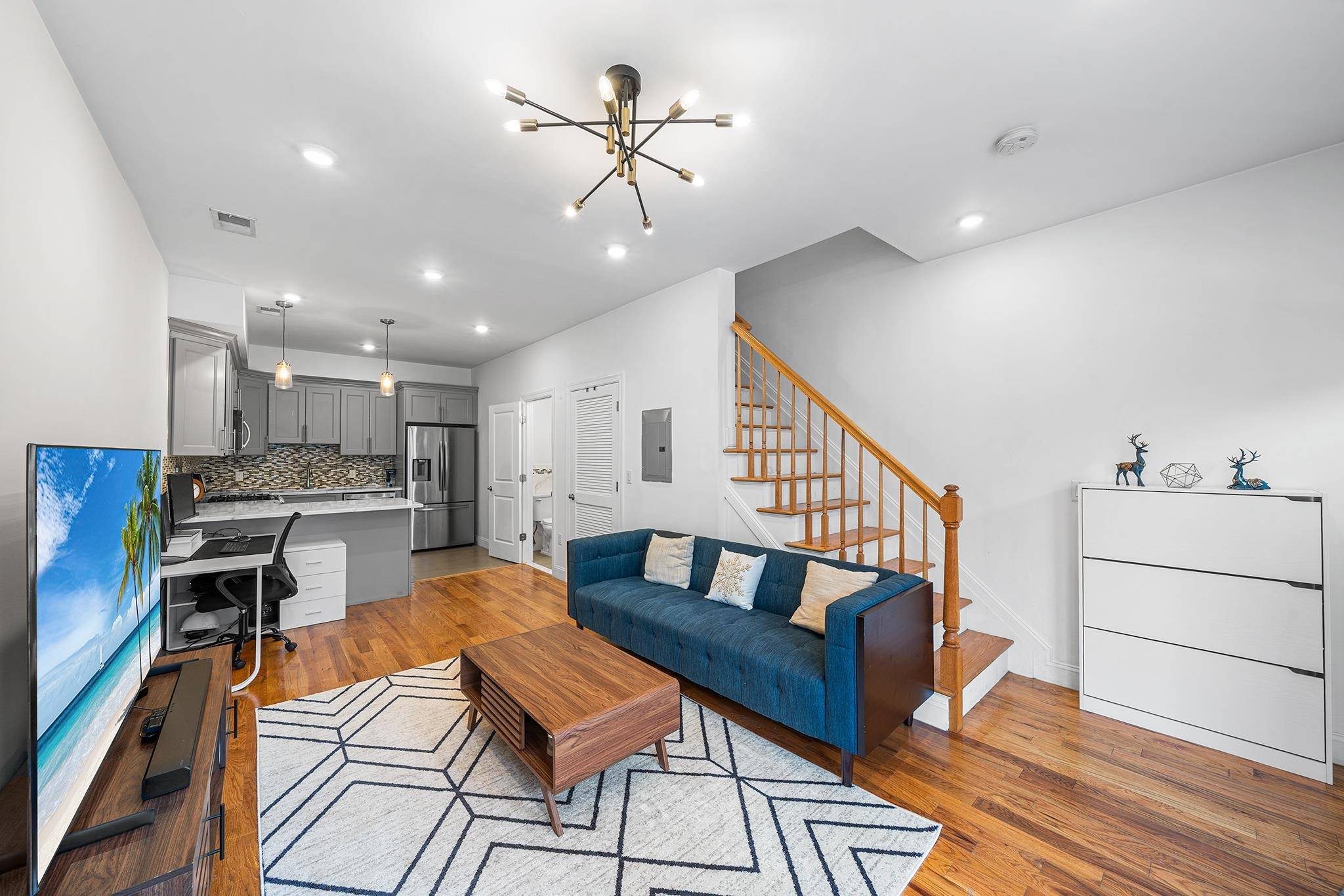 Jc Downtown, NJ 07306,493 MERCER ST  #2