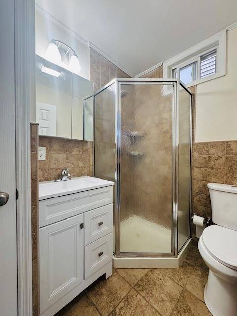 Bayonne, NJ 07002,470 AVENUE A  #2