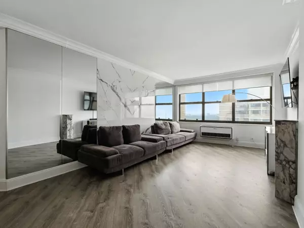 Guttenberg, NJ 07093,7002 BLVD EAST  #PH43A