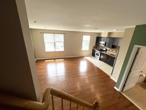 Jc Heights, NJ 07307,1209 SUMMIT AVE  #402