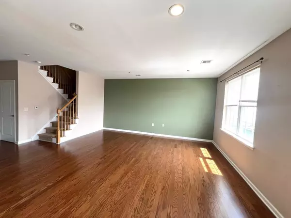 Jc Heights, NJ 07307,1209 SUMMIT AVE  #402