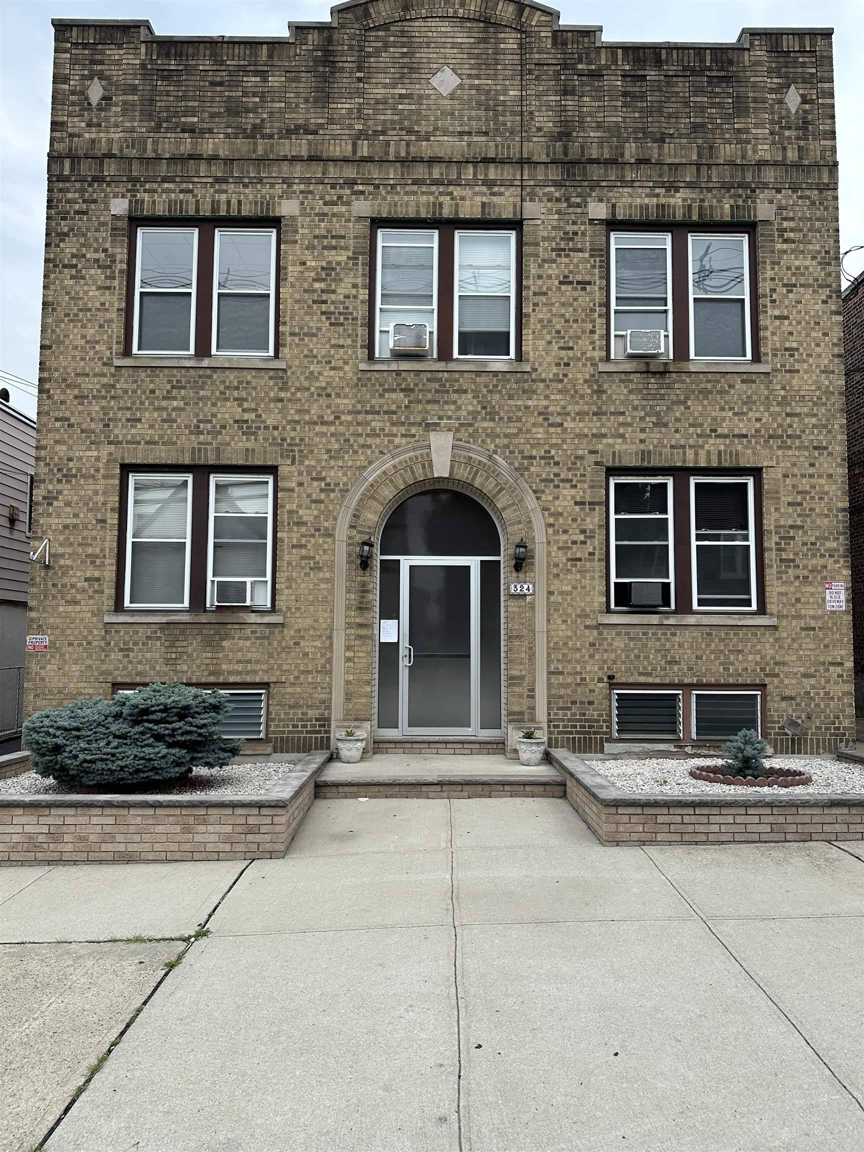 324 DANFORTH AVE, Jc West Bergen, NJ 07304