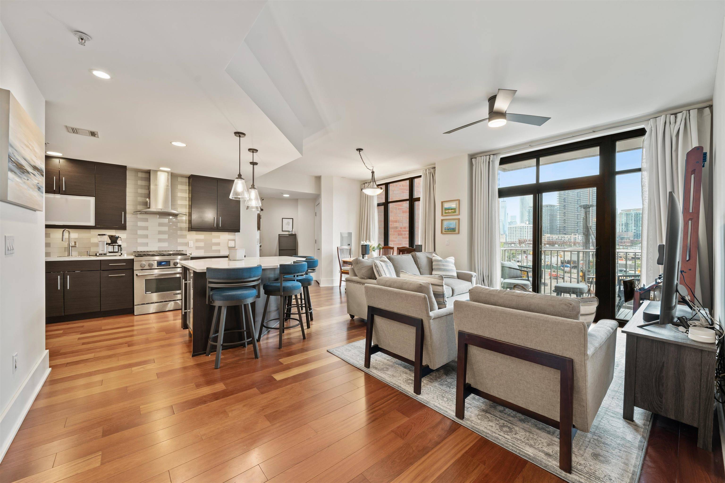 Hoboken, NJ 07030,84 WILLOW AVE  #4B