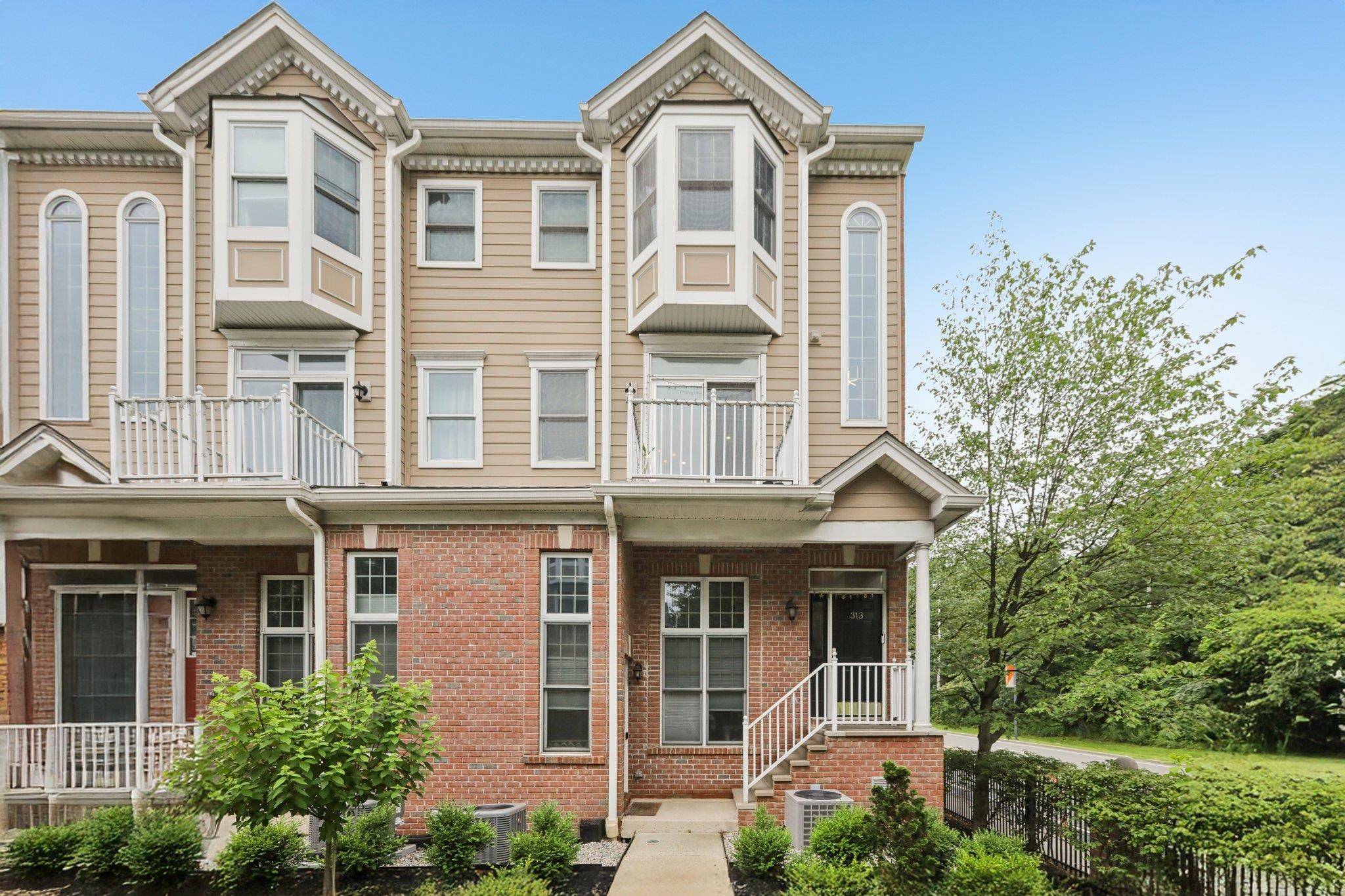 West New York, NJ 07093,313 MIDLAND CT