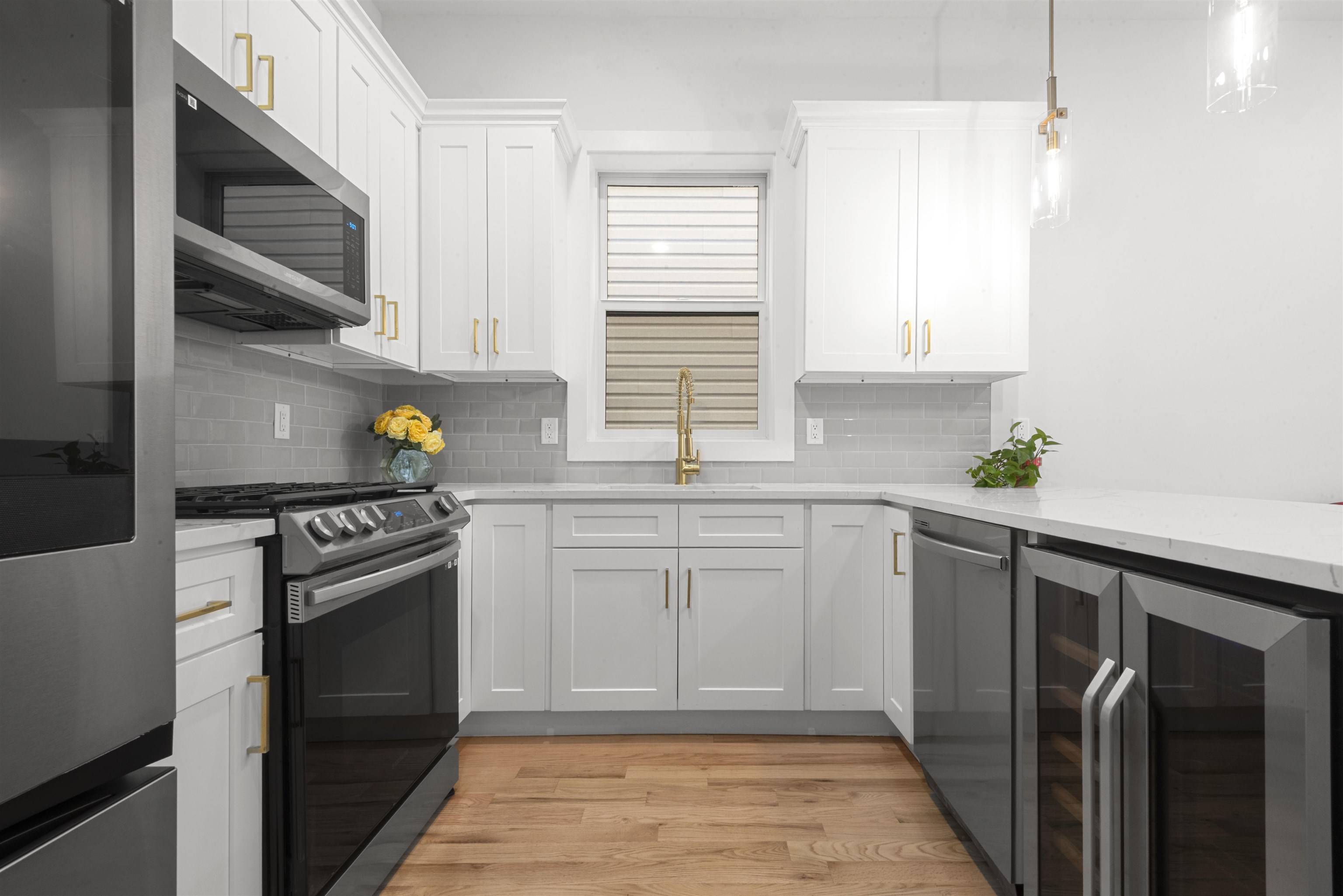 Jc Bergen-lafayett, NJ 07304,119 VAN HORNE ST  #1