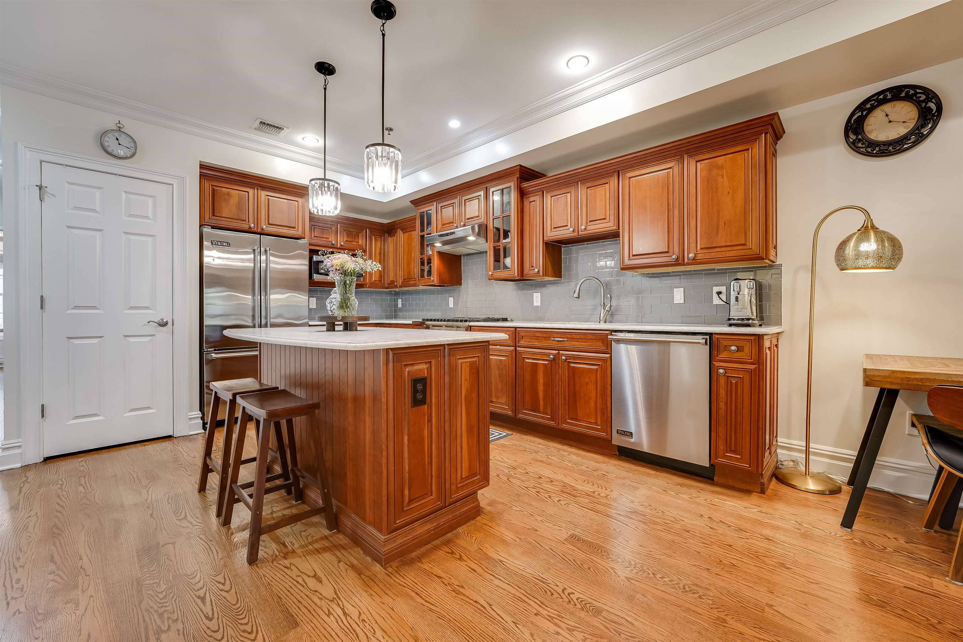 Hoboken, NJ 07030,215 MONROE ST  #3