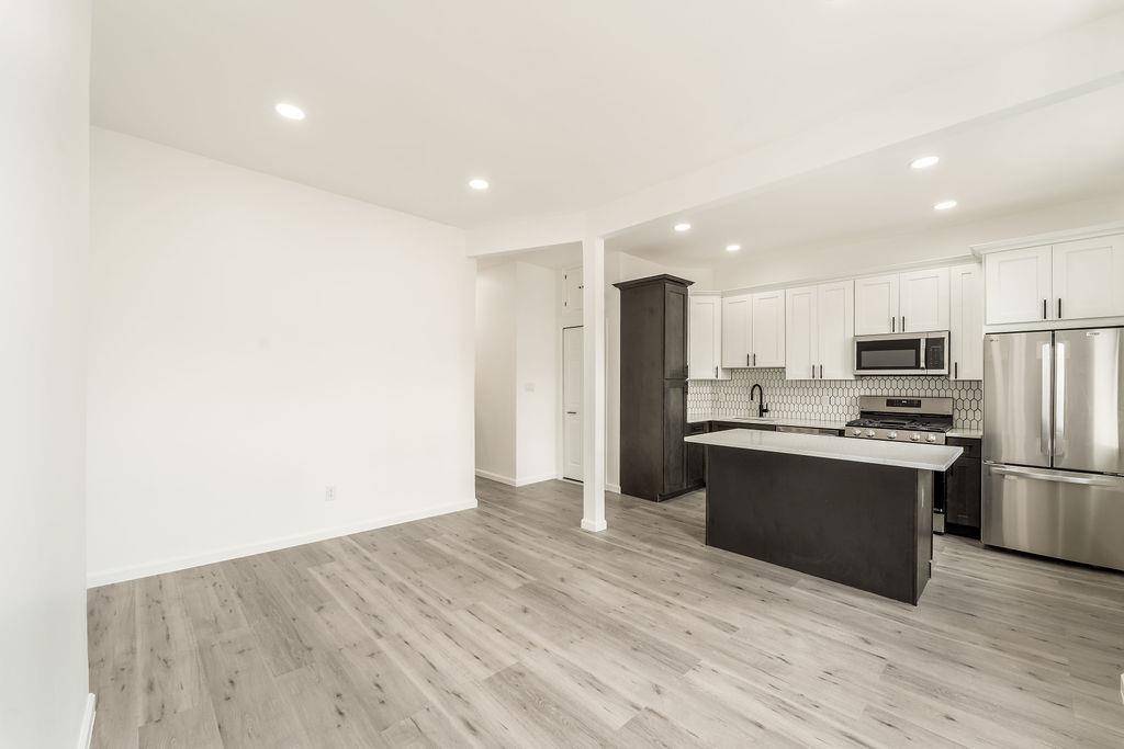 Jc Heights, NJ 07306,393 BALDWIN AVE  #2F - Second Fl.