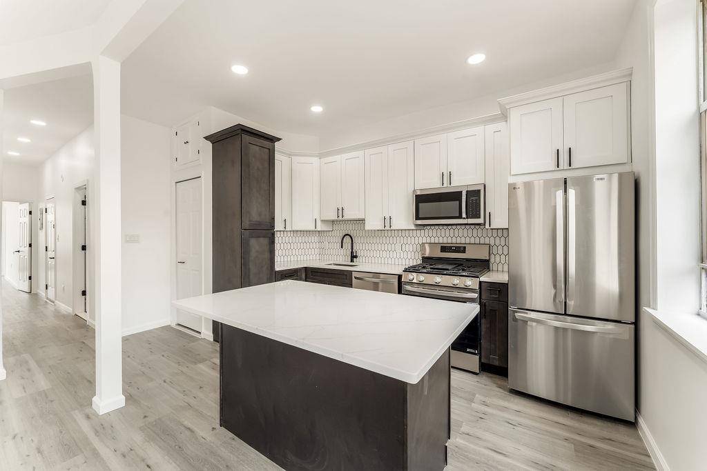 Jc Heights, NJ 07306,393 BALDWIN AVE  #2F - Second Fl.