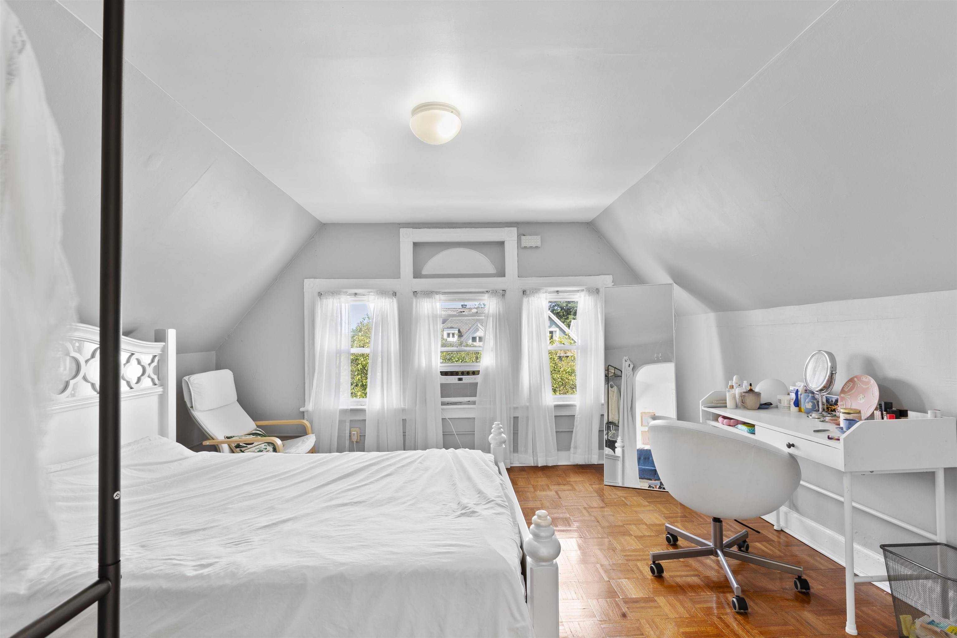 Weehawken, NJ 07086,139 SHIPPEN ST  #3