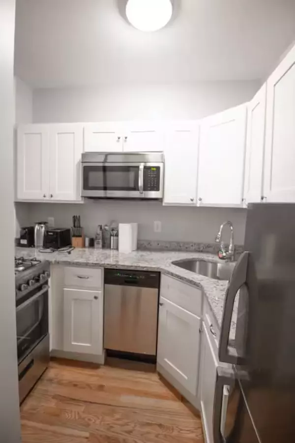 Hoboken, NJ 07030,452 1ST ST  #2