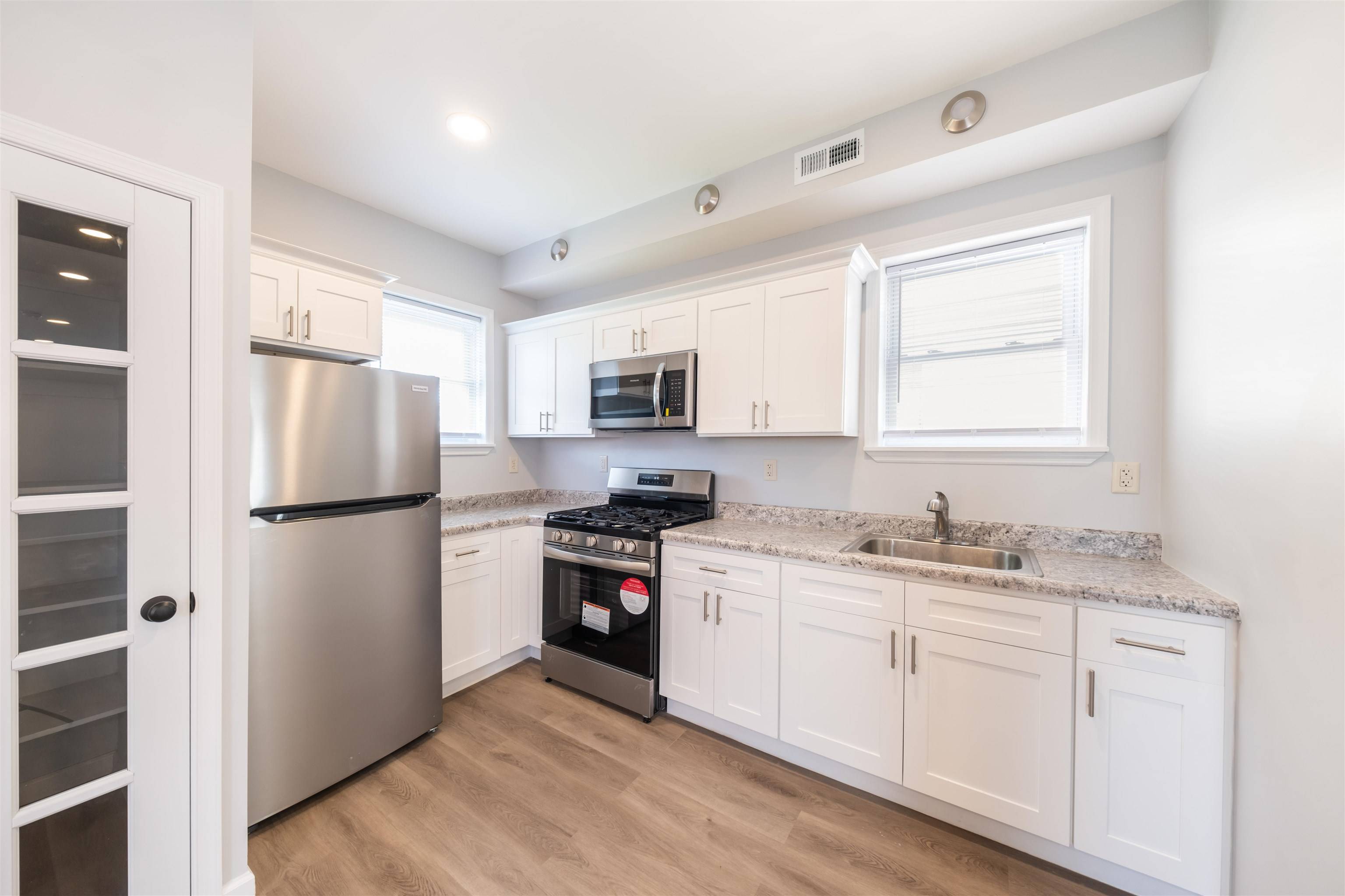 1 STEGMAN CT, Jc West Bergen, NJ 07305
