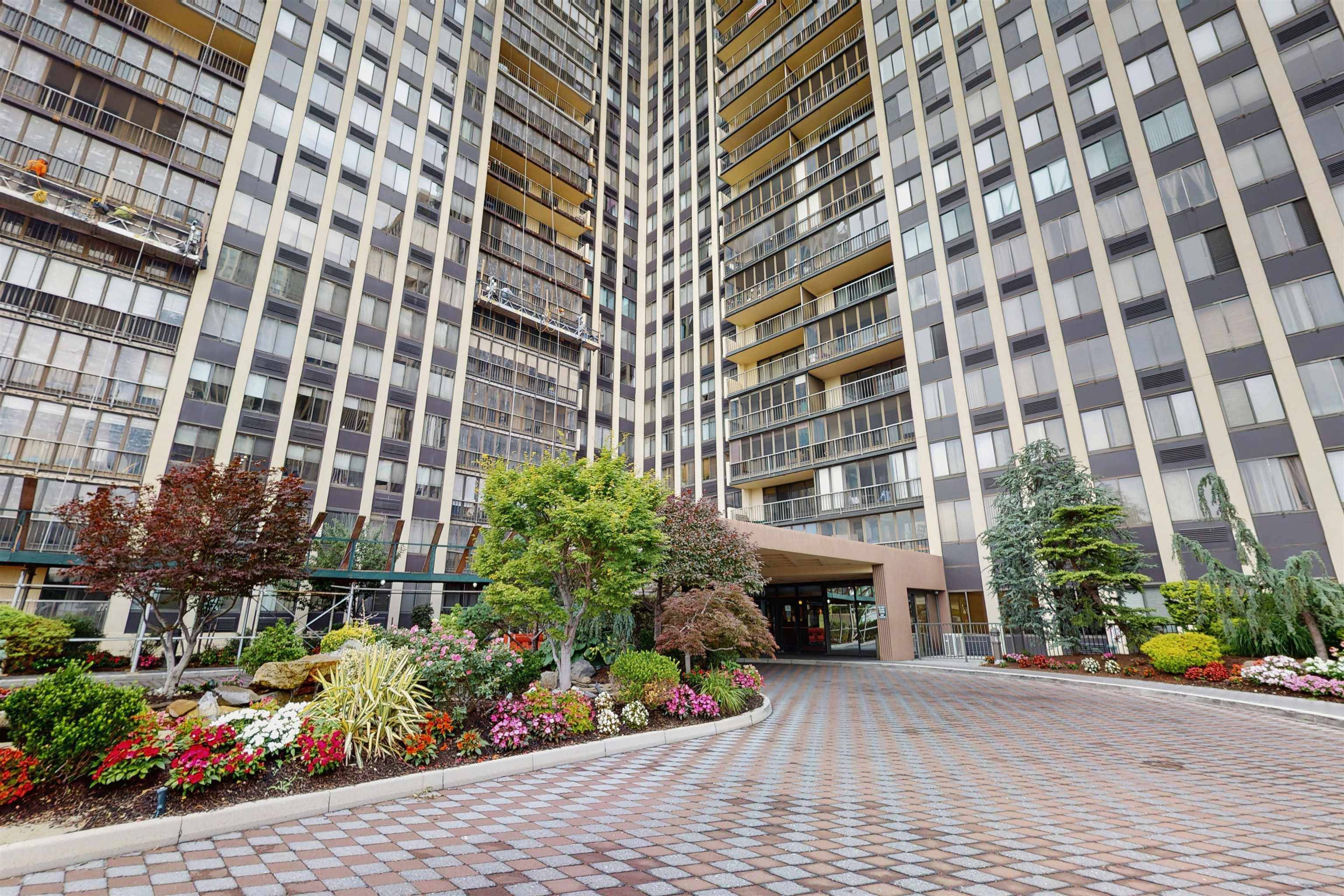 300 WINSTON DR #C2617, Cliffside Park, NJ 07010