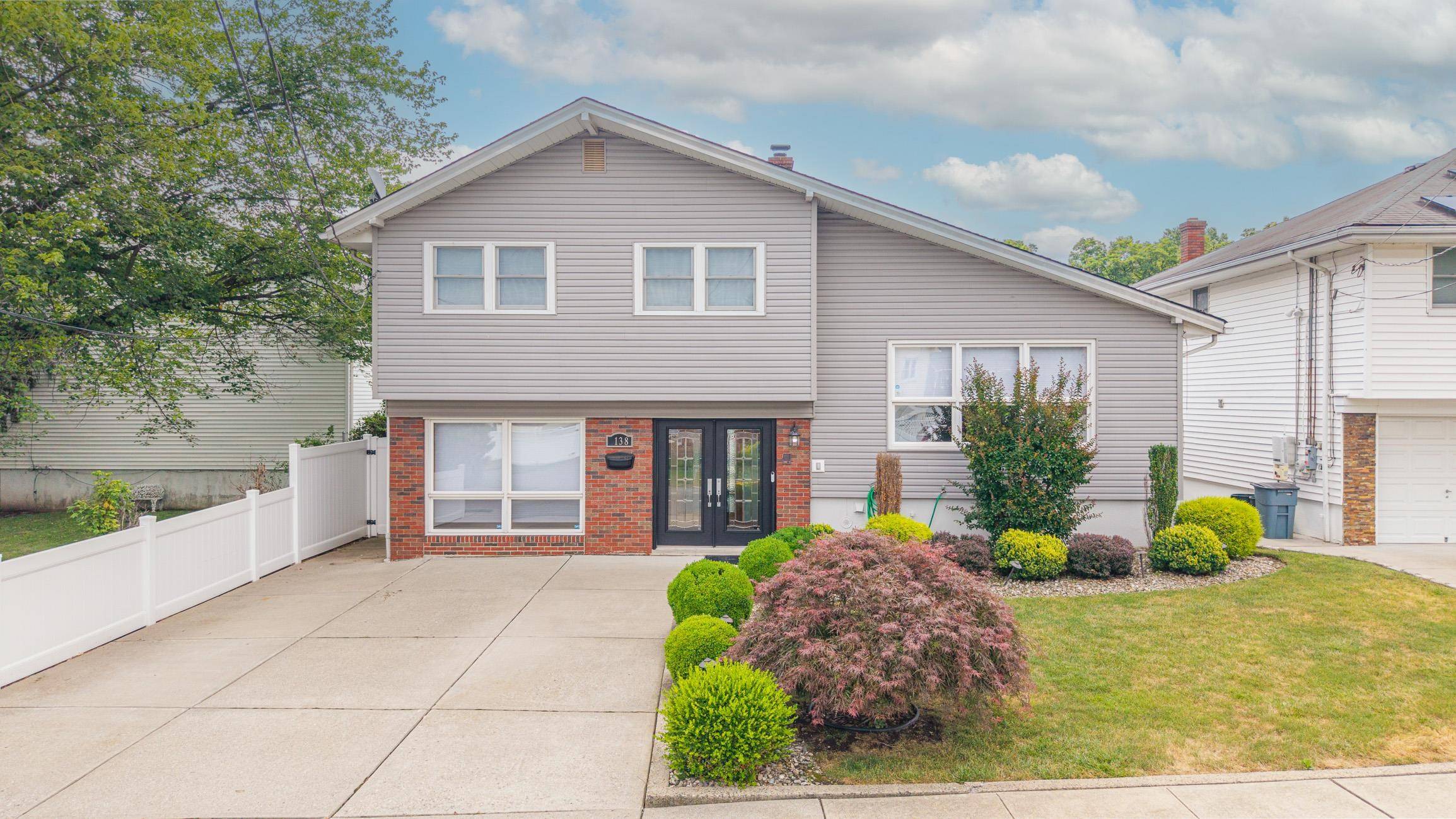 Secaucus, NJ 07094,1138 STONEWALL LANE