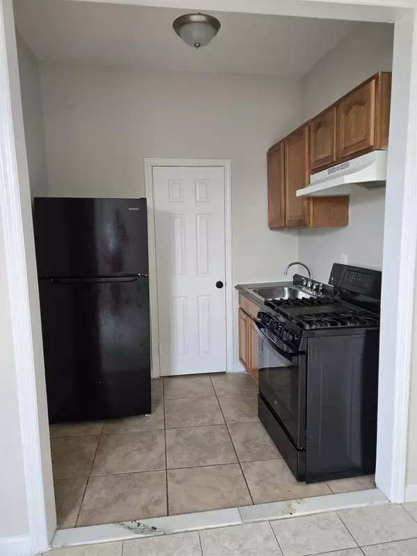 Newark, NJ 07108,142 JOHNSON AVE  #3L