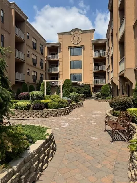 North Bergen, NJ 07047,8915 BERGENWOOD AVE  #20