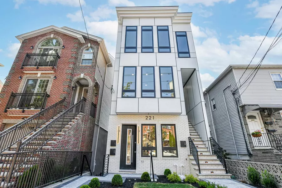 221 COLUMBIA AVE  #1, Jc Heights, NJ 07037