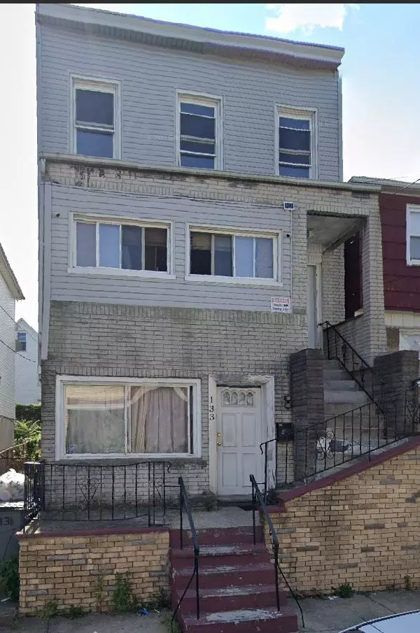 133 MYRTLE AVE, Jc Greenville, NJ 07305