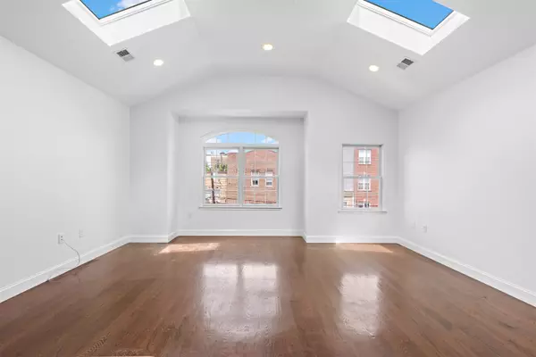 Jc Heights, NJ 07307,244 CAMBRIDGE AVE  #2