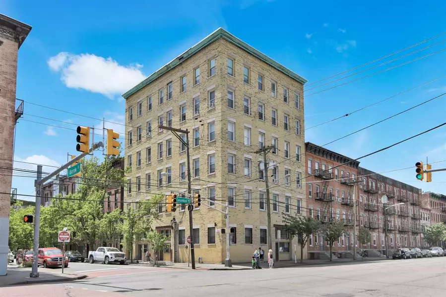 319 BARROW ST  #1B, Jc Downtown, NJ 07302