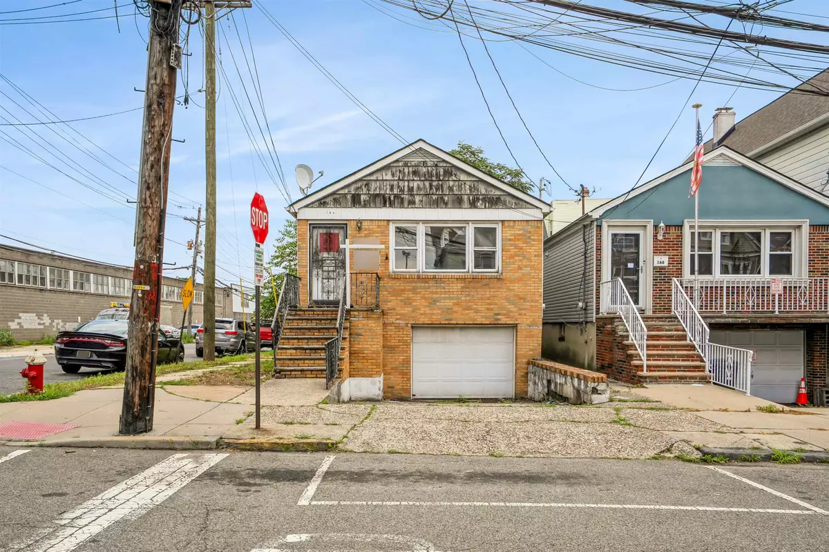 Bayonne, NJ 07002,168 HUMPHREY AVE
