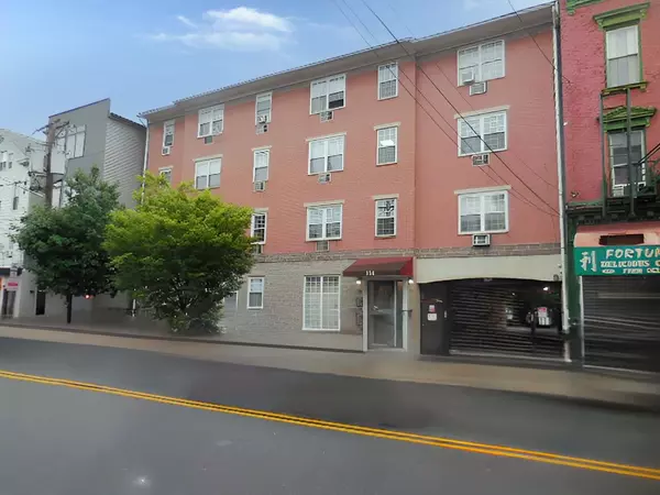 356 PALISADE AVE #2E, Jc Heights, NJ 07307