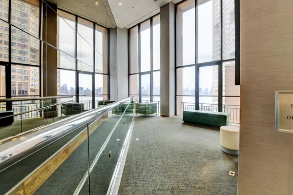 Guttenberg, NJ 07093,7004 BLVD EAST  #11B