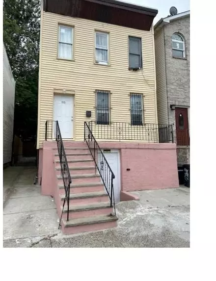 85 KEARNEY AVE, Jc Bergen-lafayett, NJ 07305