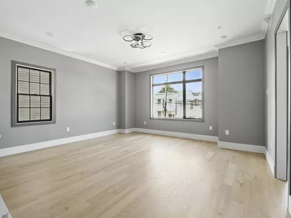 Jc Journal Square, NJ 07306,24 ROMAINE AVE  #Home 2