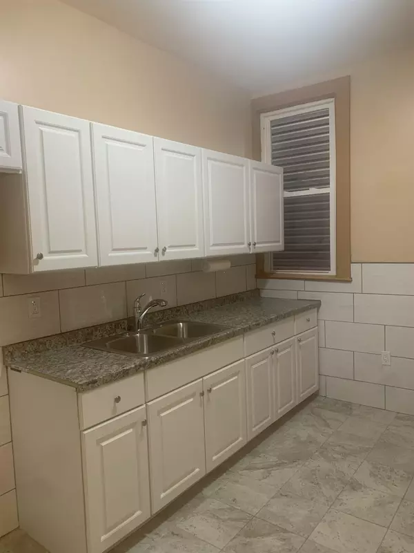 Union City, NJ 07087,414 PATERSON PLANK RD  #2