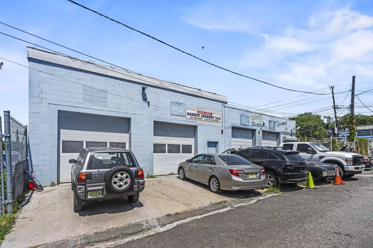 Jc Heights, NJ 07307,487-489 TONNELLE AVE