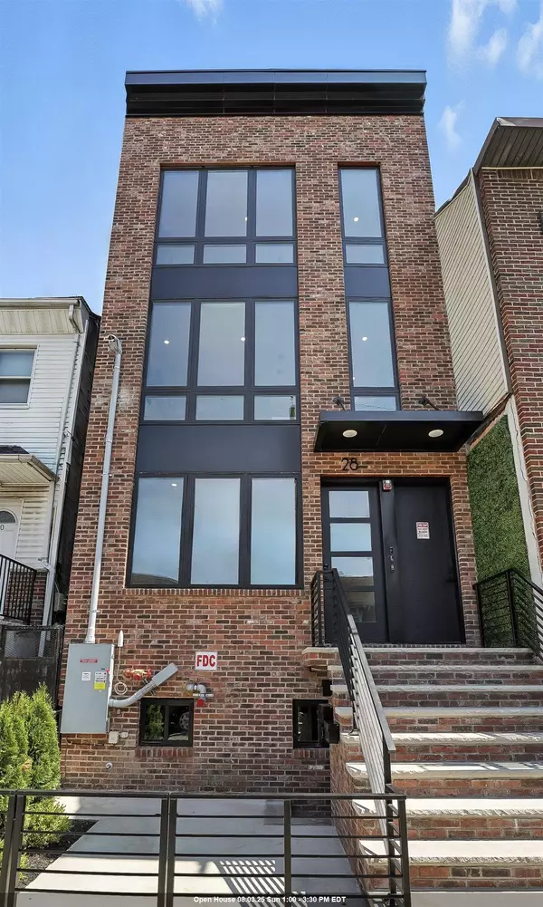 28 BEACON AVE, Jc Heights, NJ 07306