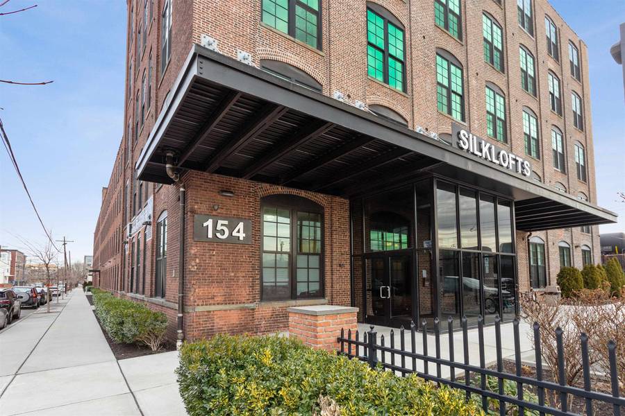 154 AVENUE E  #C-305, Jc Journal Square, NJ 07002