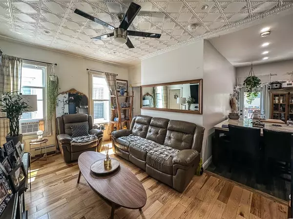 Jc Heights, NJ 07307,255 BOWERS ST  #2