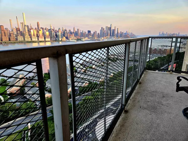 West New York, NJ 07093,6600 BLVD EAST  #15D